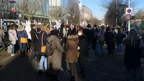 Les enseignants en grève et dans la rue à Charleville 